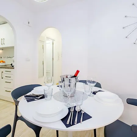 Eleonora Apartment *